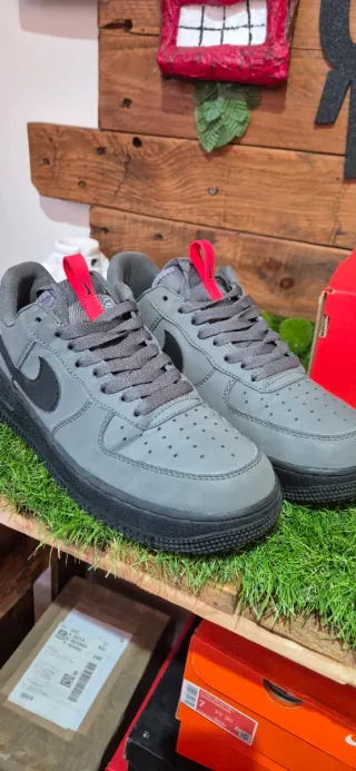 Nike Air Force 1 Tg 42 Grigio/Nero