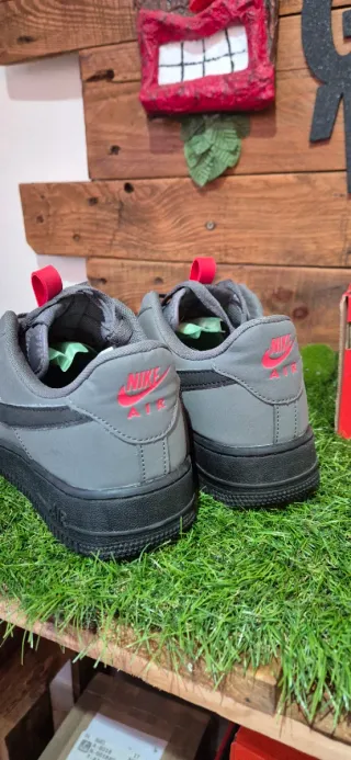 Nike Air Force 1 Tg 42 Grigio/Nero