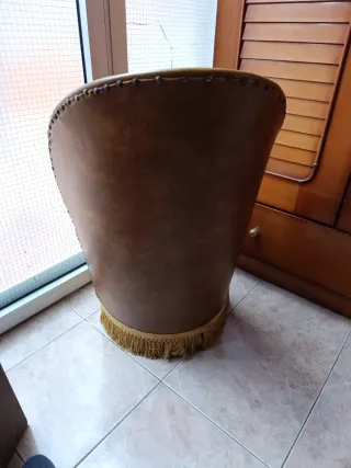 Descalzadora de piel marrón