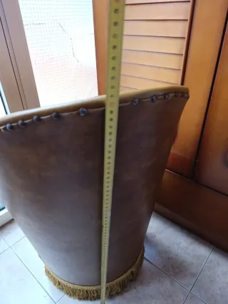 Descalzadora de piel marrón