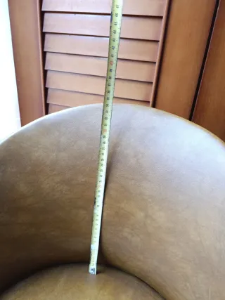 Descalzadora de piel marrón