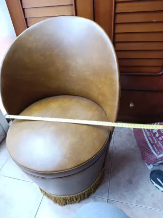 Descalzadora de piel marrón