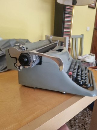 Máquina de escribir Hispano Olivetti Lexicon 80