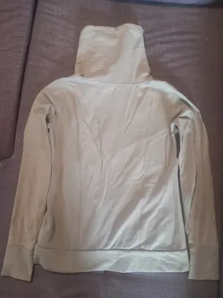 Sudadera con cremallera y cuello alto