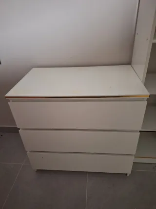 Cajonera blanca de madera