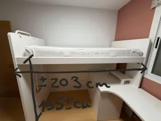 Cama alta juvenil con escritorio y almacenaje