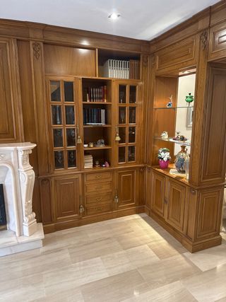Mueble de comedor madera y cristal
