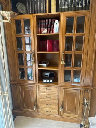 Mueble de comedor madera y cristal