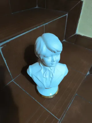 Busto niño porcelana dorado