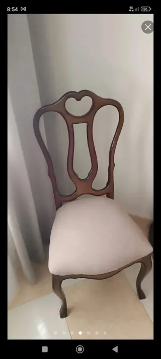 Mesa y sillas estilo victoriano