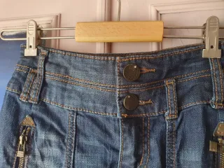 Falda vaquera azul marino. Stradivarius Talla XS