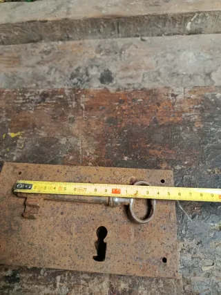 Antigua cerradura con llave