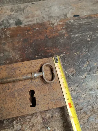 Antigua cerradura con llave