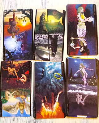 Tarot of the Oppositions, caja de metal, irisadas