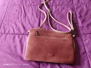 Bolso de mano rosa y beige con lazo