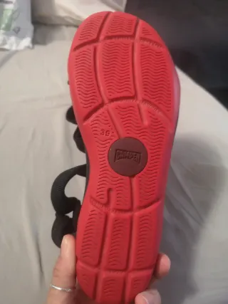 Sandalias Camper Negras y Rojas