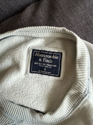 Due felpe Hollister e Abercrombie&Fitch