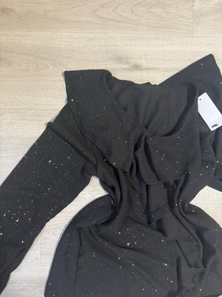 Blusa negra con detalles dorados talla única