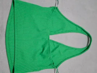 Mono verde de terciopelo
