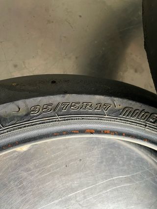 Neumáticos lisos slim circuito