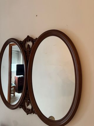 Recibidor de madera y mármol