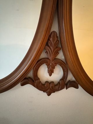 Recibidor de madera y mármol
