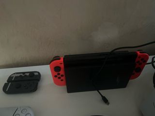 Nintendo Switch Nera e Rossa con giochi