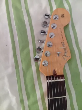 Guitarra Fender Stratocaster American Standard