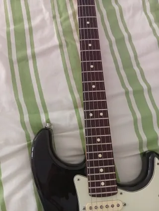 Guitarra Fender Stratocaster American Standard