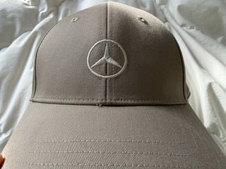 Gorra Mercedes-AMG Petronas Beige Oficial