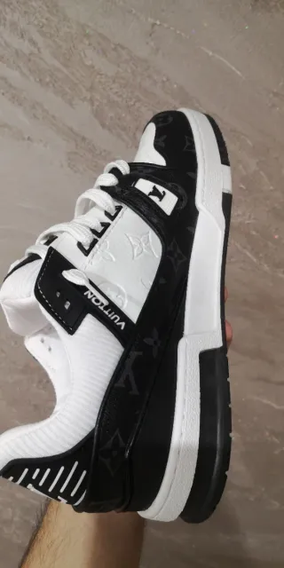 Louis Vuitton Sneakers Bianche e Nere