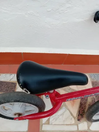 Bicicleta sin pedales roja Chicco Red Bullet
