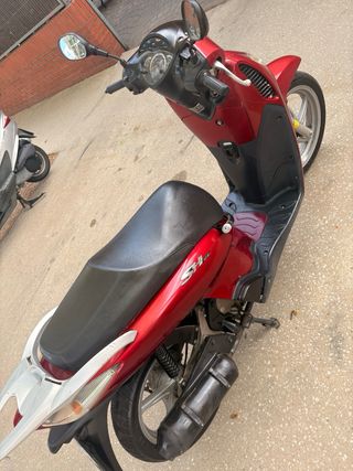 Honda SH 125i Scooter Roja