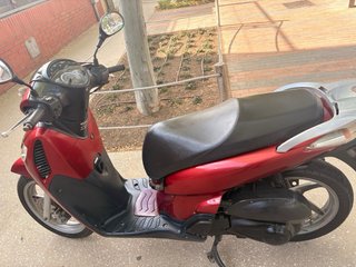Honda SH 125i Scooter Roja