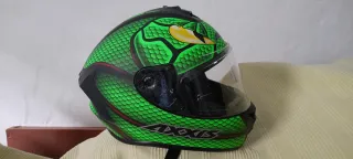 Casco de moto negro y amarillo,azul y negro,verde