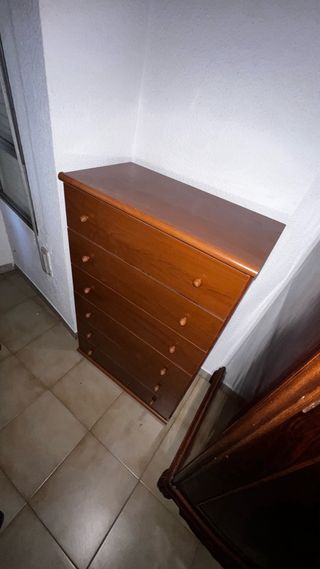 Cómoda de madera marrón