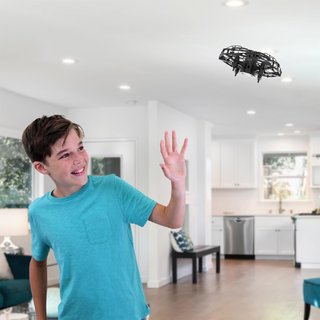 Drone Giochi Preziosi control manos acrobacias