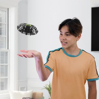 Drone Giochi Preziosi control manos acrobacias