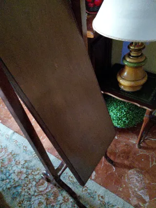 Espejo antiguo de madera con marco tallado