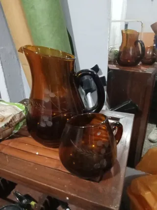 Juego de jarras y vasos ámbar