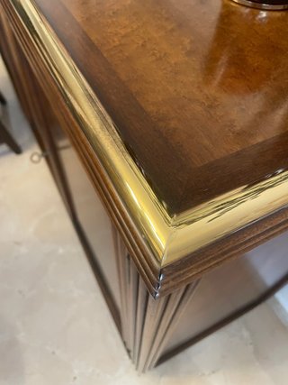 Aparador de comedor madera y dorado Valentí.