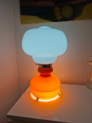 Lampada vintage arancione e bianca