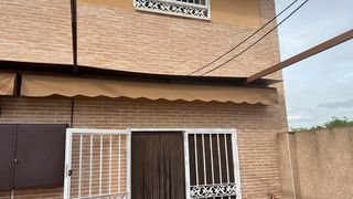 Toldo retráctil para patio de 9x4,2 de aluminio