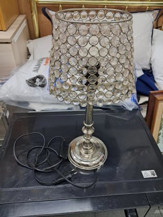 Lámpara de mesa con pantalla de cristal