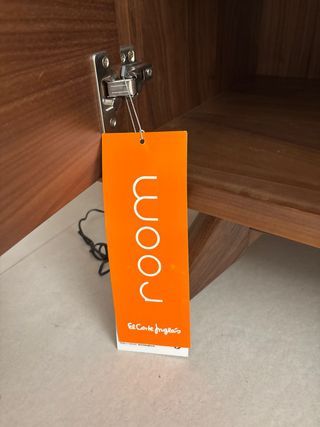 Mueble TV madera de Nogal con Etiqueta