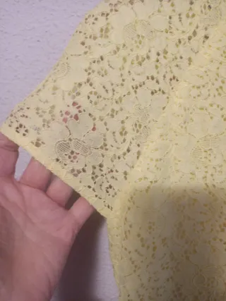 Vestido de encaje amarillo