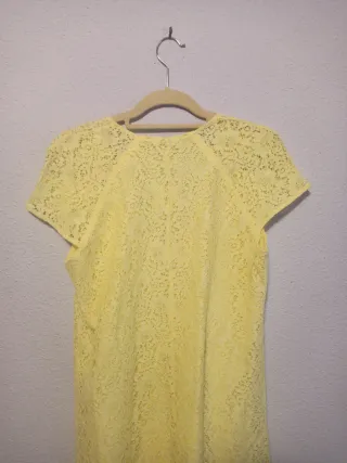 Vestido de encaje amarillo