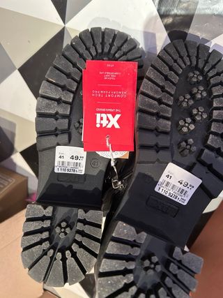 Botas militares negras con cordones