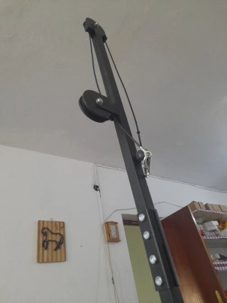 Banco de pesas multifunción con torre poleas