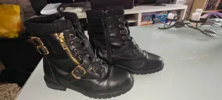 Botas mujer negras con cremallera y hebillas